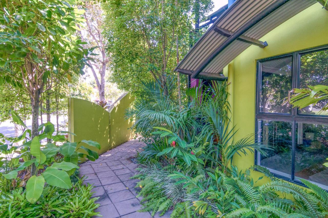 Dreamcatcher Beach-Side Apartments Port Douglas Exterior photo